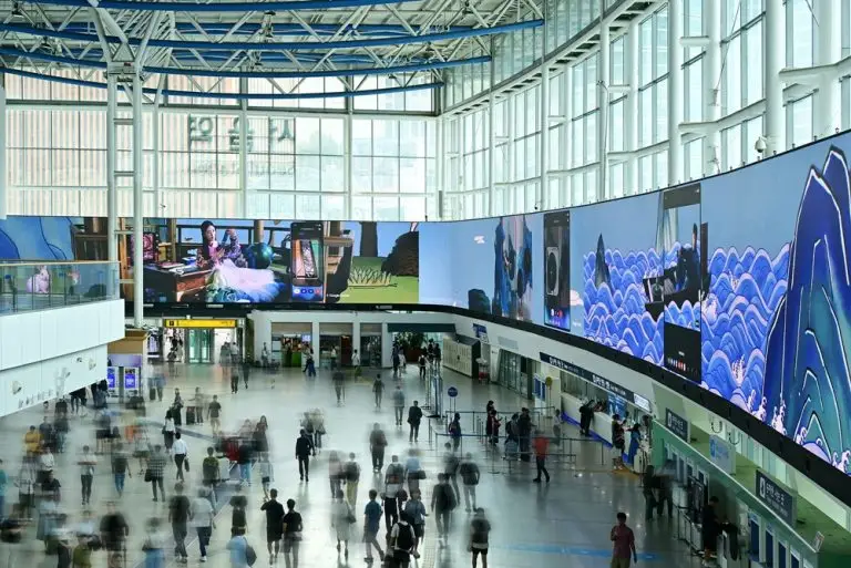 삼성전자, 갤럭시 폴더블 신제품 초대형 미디어아트 디지털 옥외광고 선봬