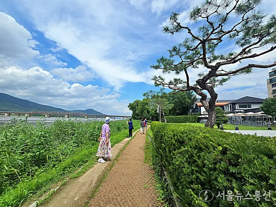 [내일 날씨] 아침 선선·낮 초가을 더위…남부·제주 가끔 '비'