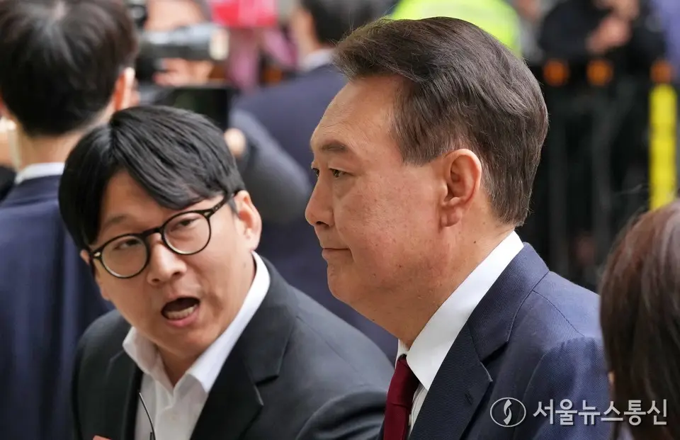 특검, 윤석열에 30일 2차 소환 요구…"불응 시 형사소송법 절차 검토"