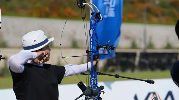 [현대자동차 정몽구배 한국양궁대회 2025] 과녁 확인하는 김수홍