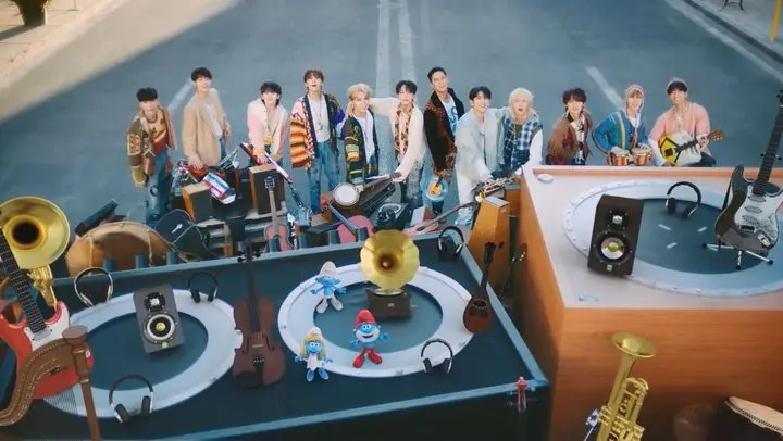 세븐틴, 스머프 만났다… '음악의 신' 스페셜 뮤직비디오 공개