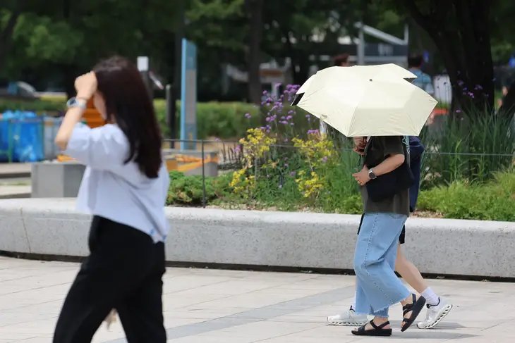 [주말날씨] 전국 맑음…낮 최고 33도 무더위